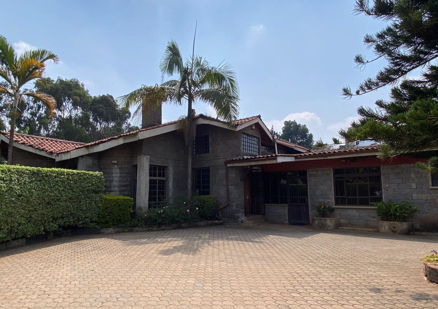 6-Bed Townhouse on Half-Acre with DSQ – Karen Plains