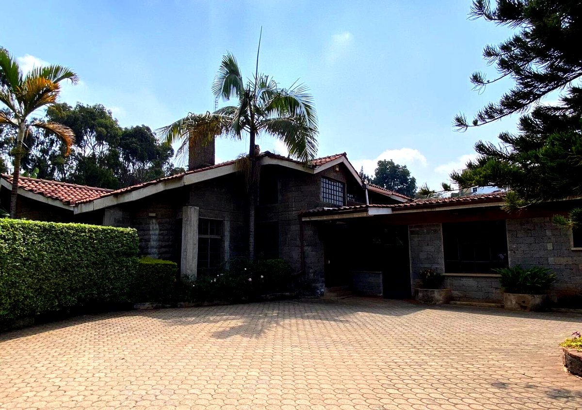 6-Bed Townhouse on Half-Acre with DSQ – Karen Plains