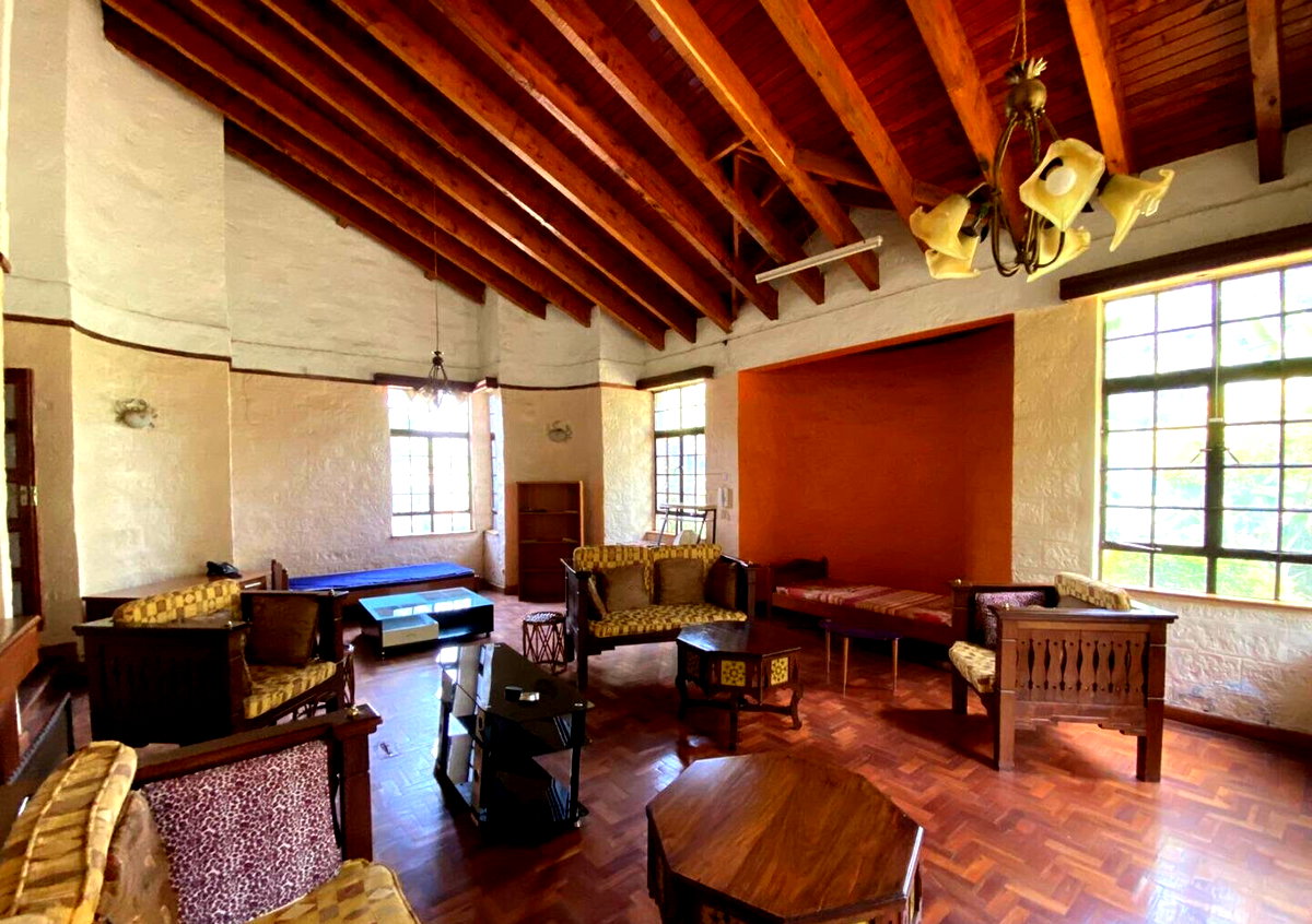 6-Bed Townhouse on Half-Acre with DSQ – Karen Plains