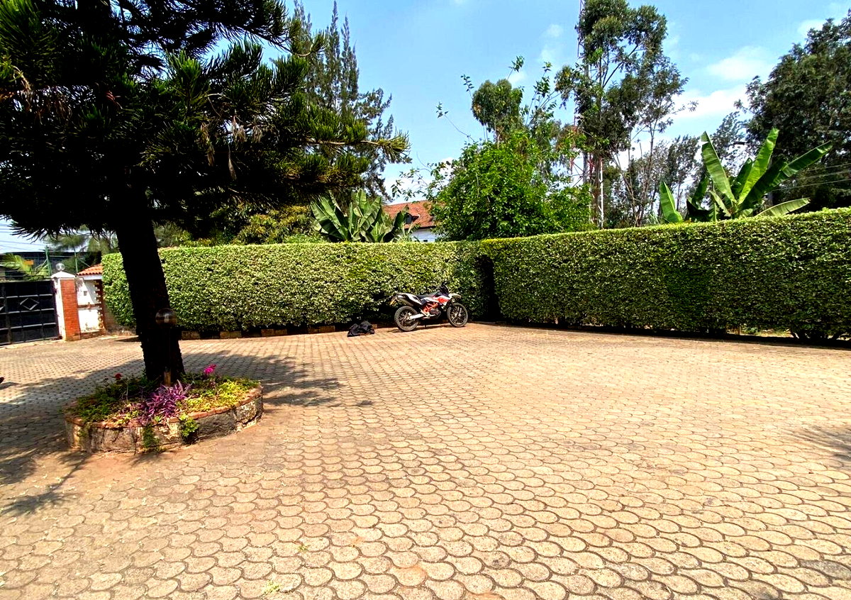 6-Bed Townhouse on Half-Acre with DSQ – Karen Plains