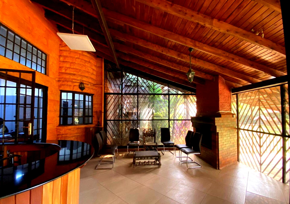 6-Bed Townhouse on Half-Acre with DSQ – Karen Plains