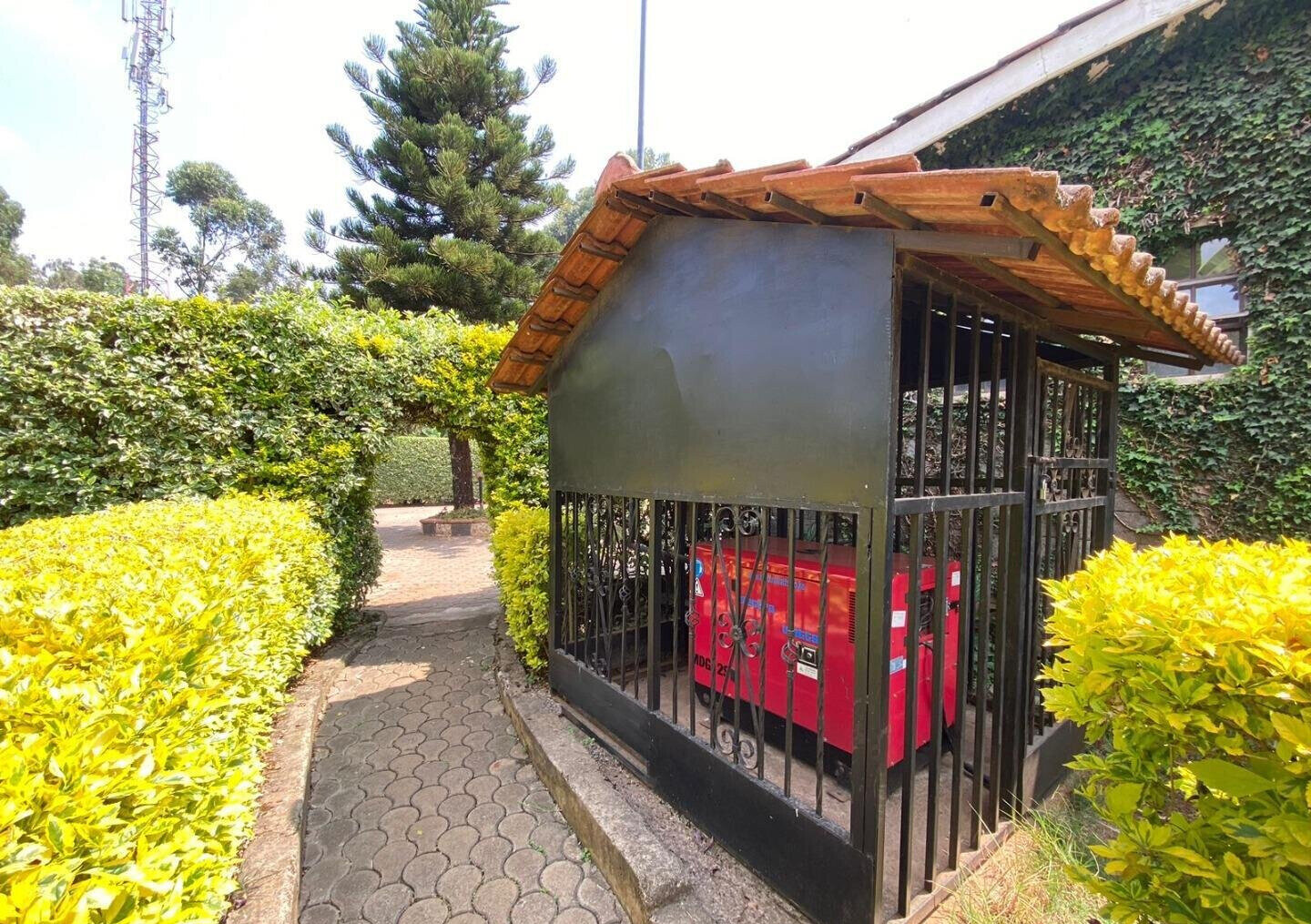 6-Bed Townhouse on Half-Acre with DSQ – Karen Plains