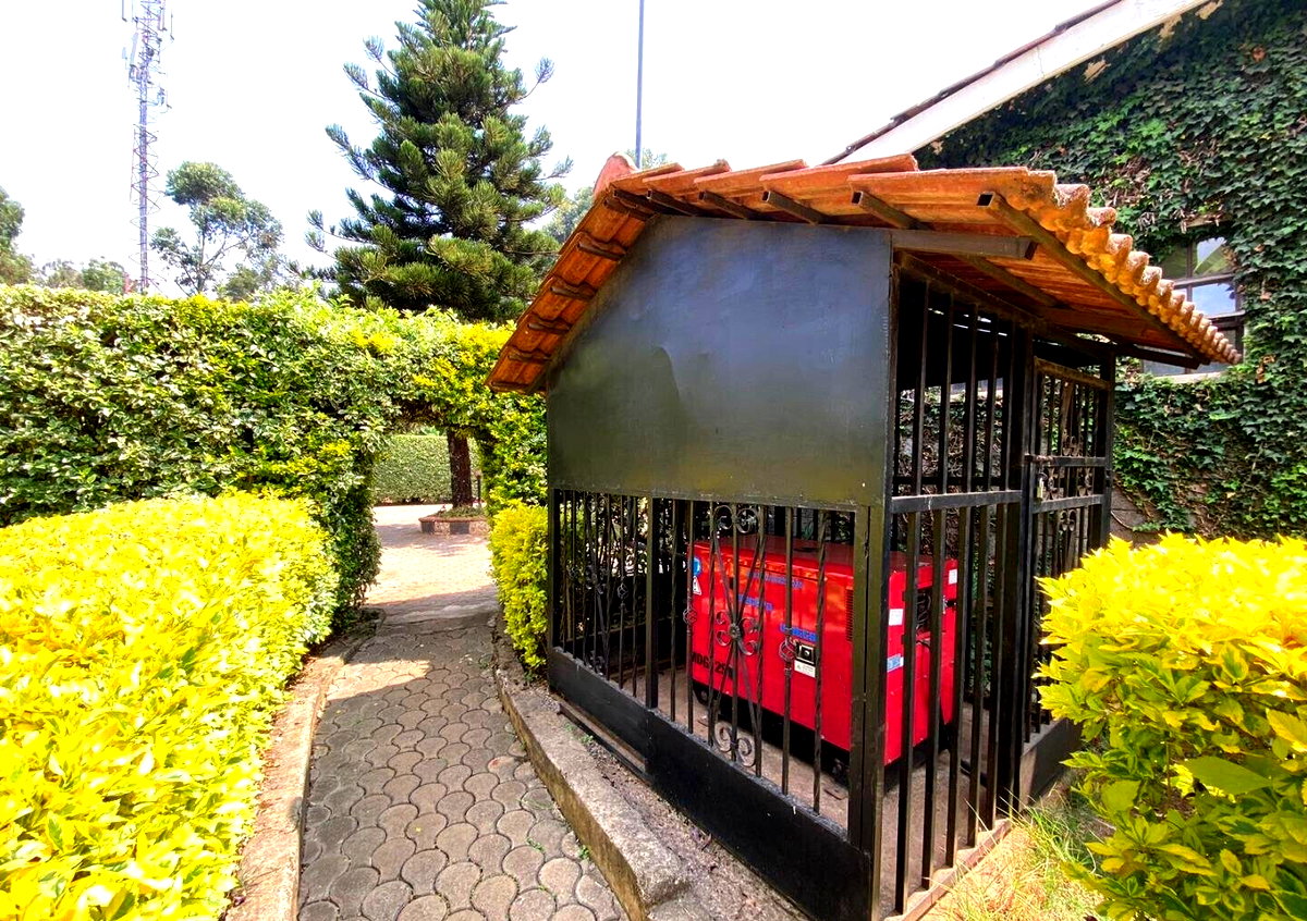 6-Bed Townhouse on Half-Acre with DSQ – Karen Plains