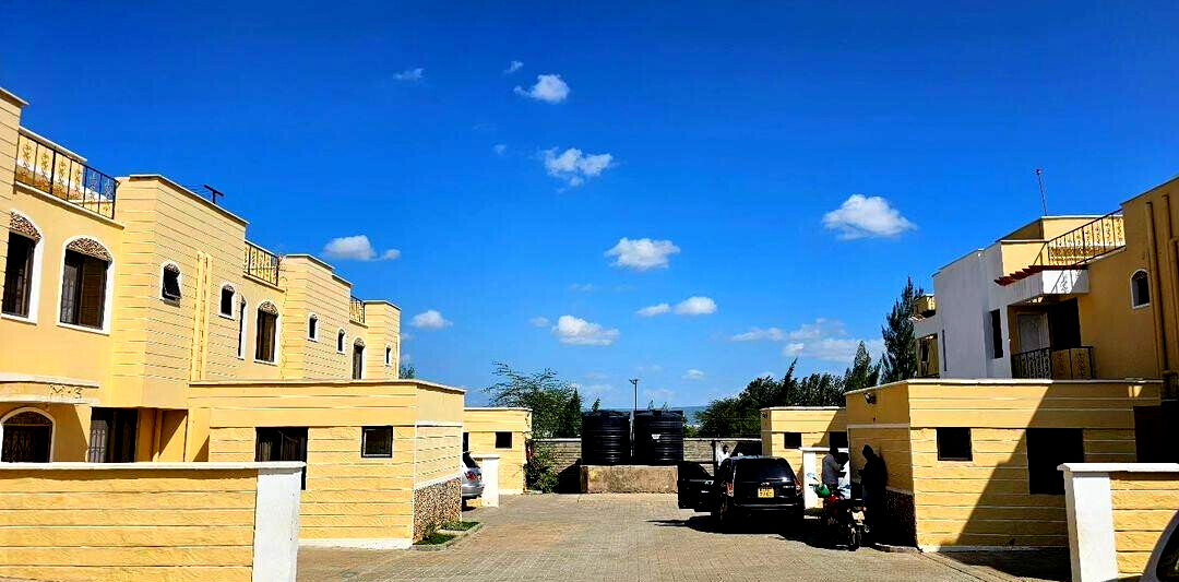 Quick Sale 4BR Villa with DSQ on 1/8 Acre - Athi River