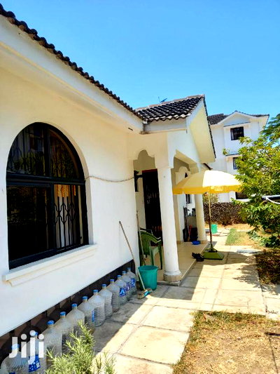 For Sale 2 Bedrooms Bungalow Nyali - Image 1