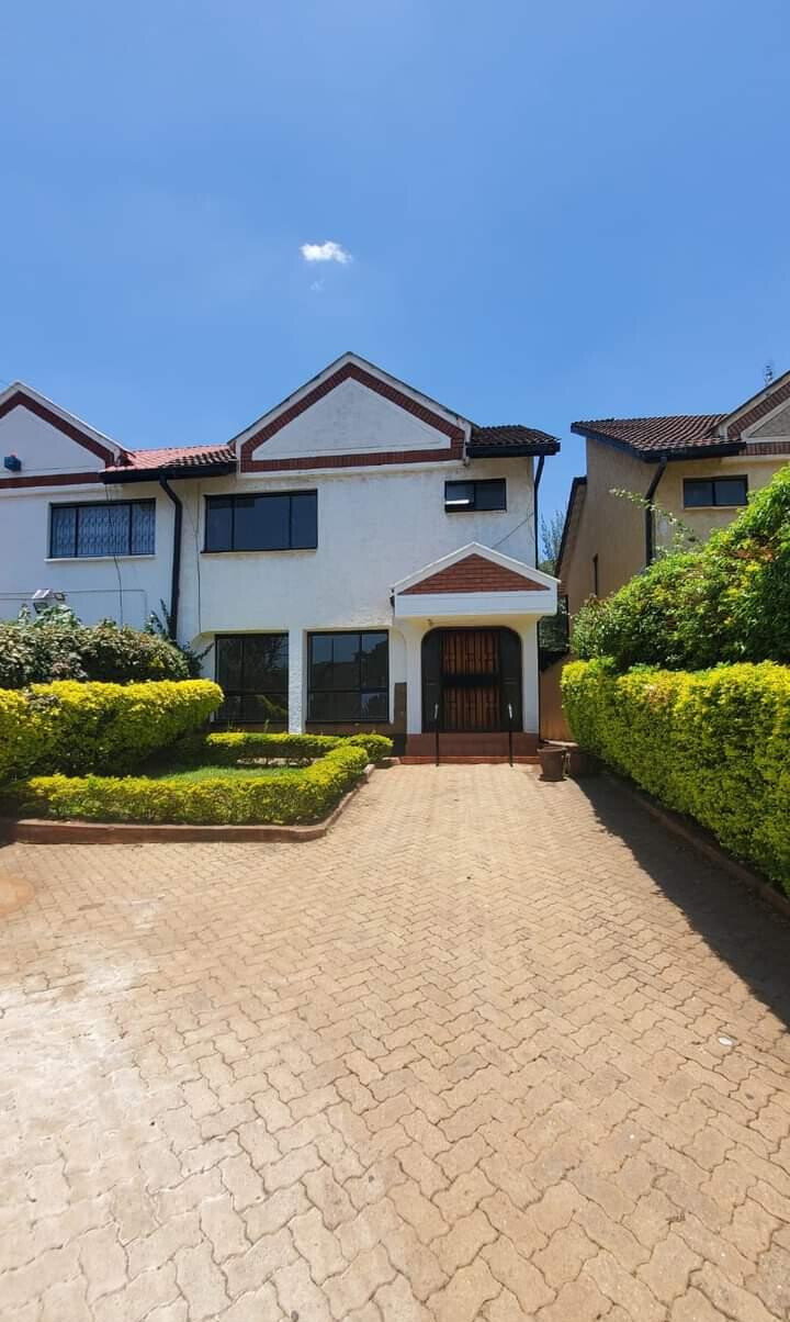 4BR Townhouse with DSQ in 15-Unit Gated Estate - Kileleshwa