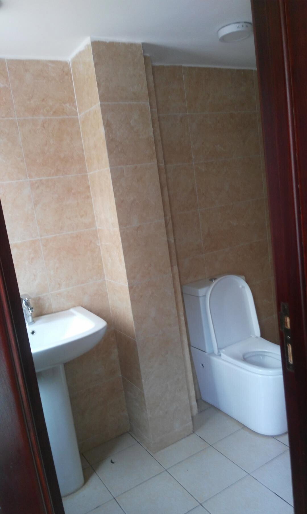 5-Ensuite Townhouse with Fireplace & Guest SQ - Lavington