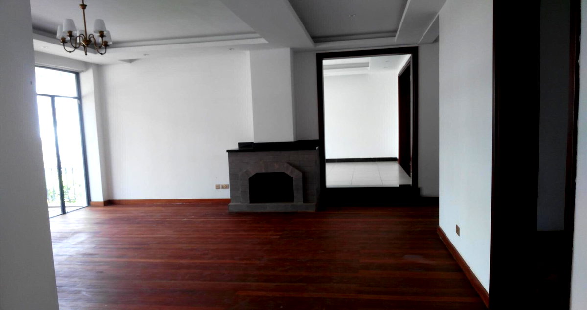 5-Ensuite Townhouse with Fireplace & Guest SQ - Lavington