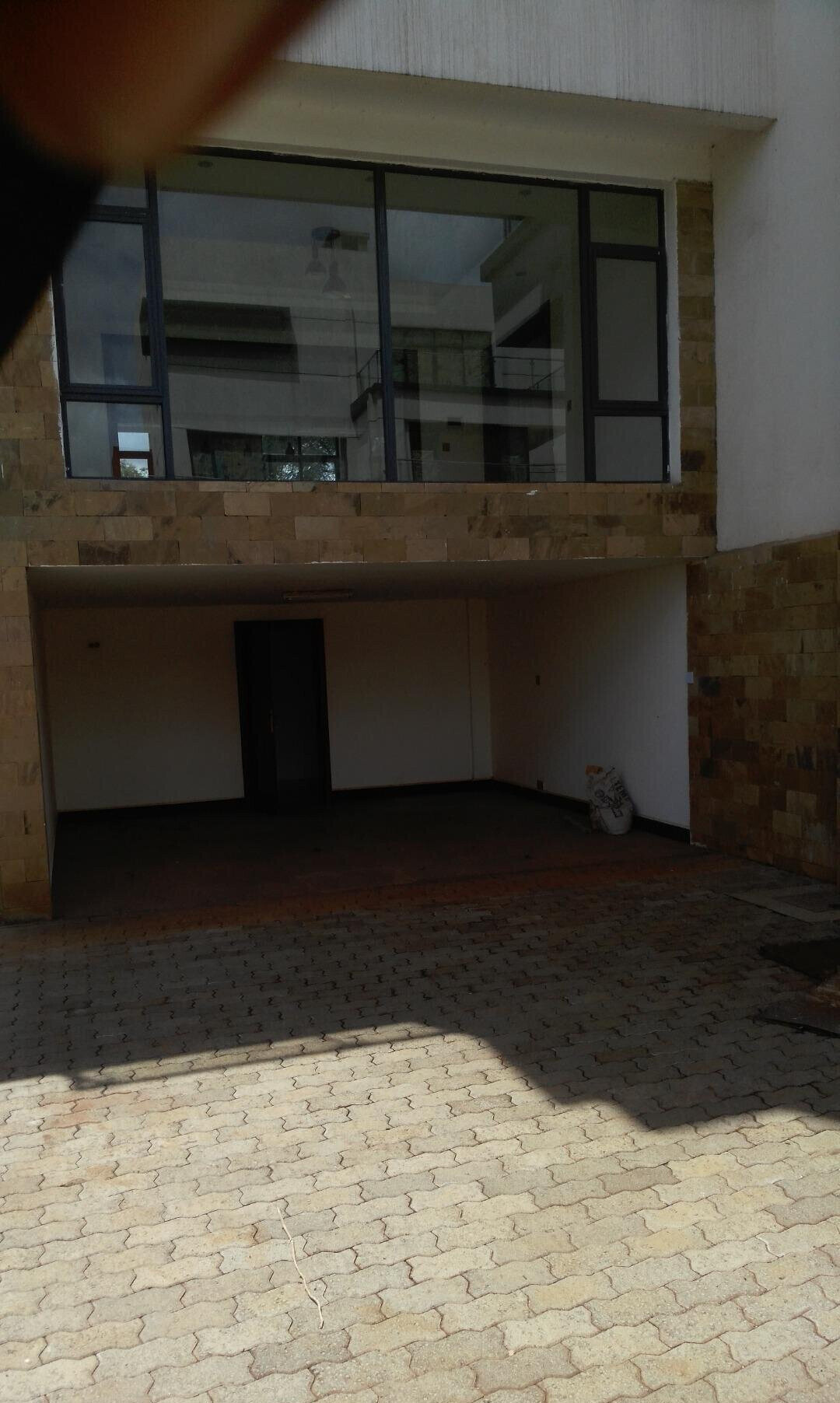 5-Ensuite Townhouse with Fireplace & Guest SQ - Lavington