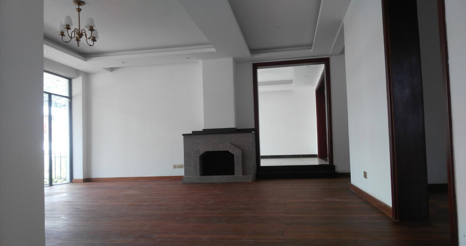 5-Ensuite Townhouse with Fireplace & Guest SQ - Lavington