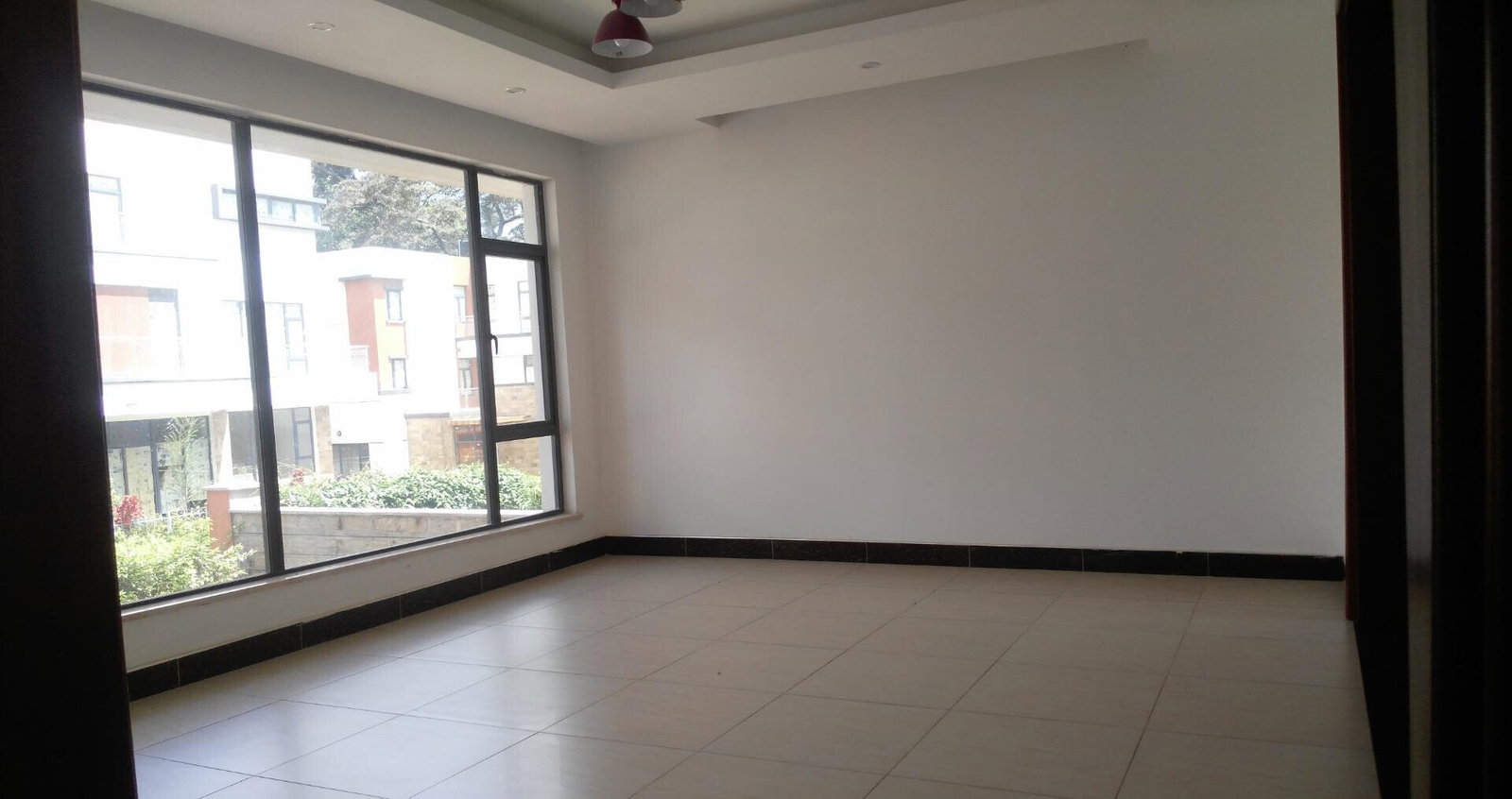 5-Ensuite Townhouse with Fireplace & Guest SQ - Lavington