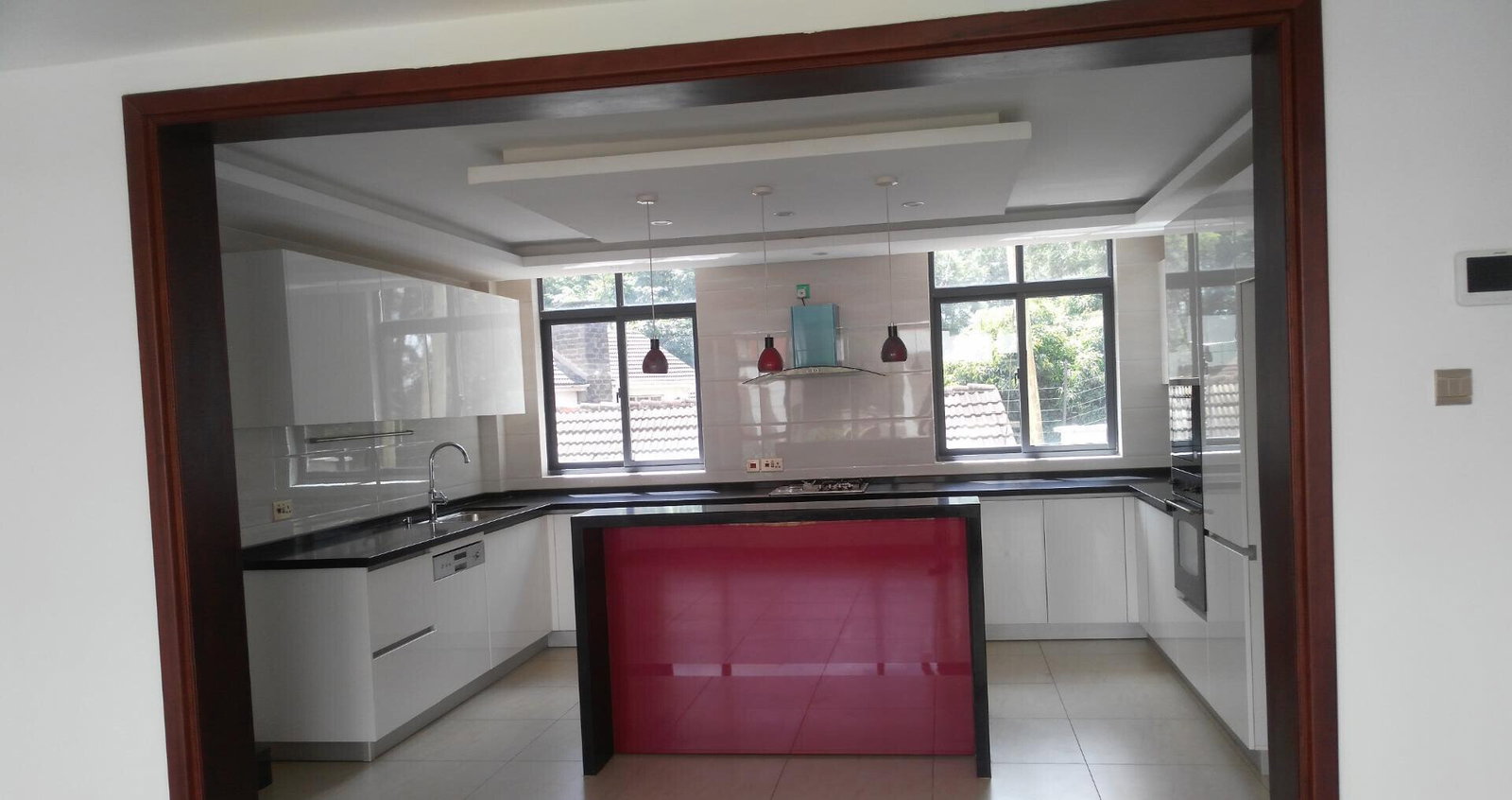 5-Ensuite Townhouse with Fireplace & Guest SQ - Lavington