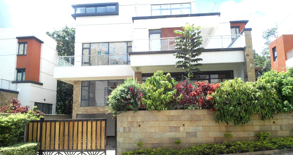 5-Ensuite Townhouse with Fireplace & Guest SQ - Lavington