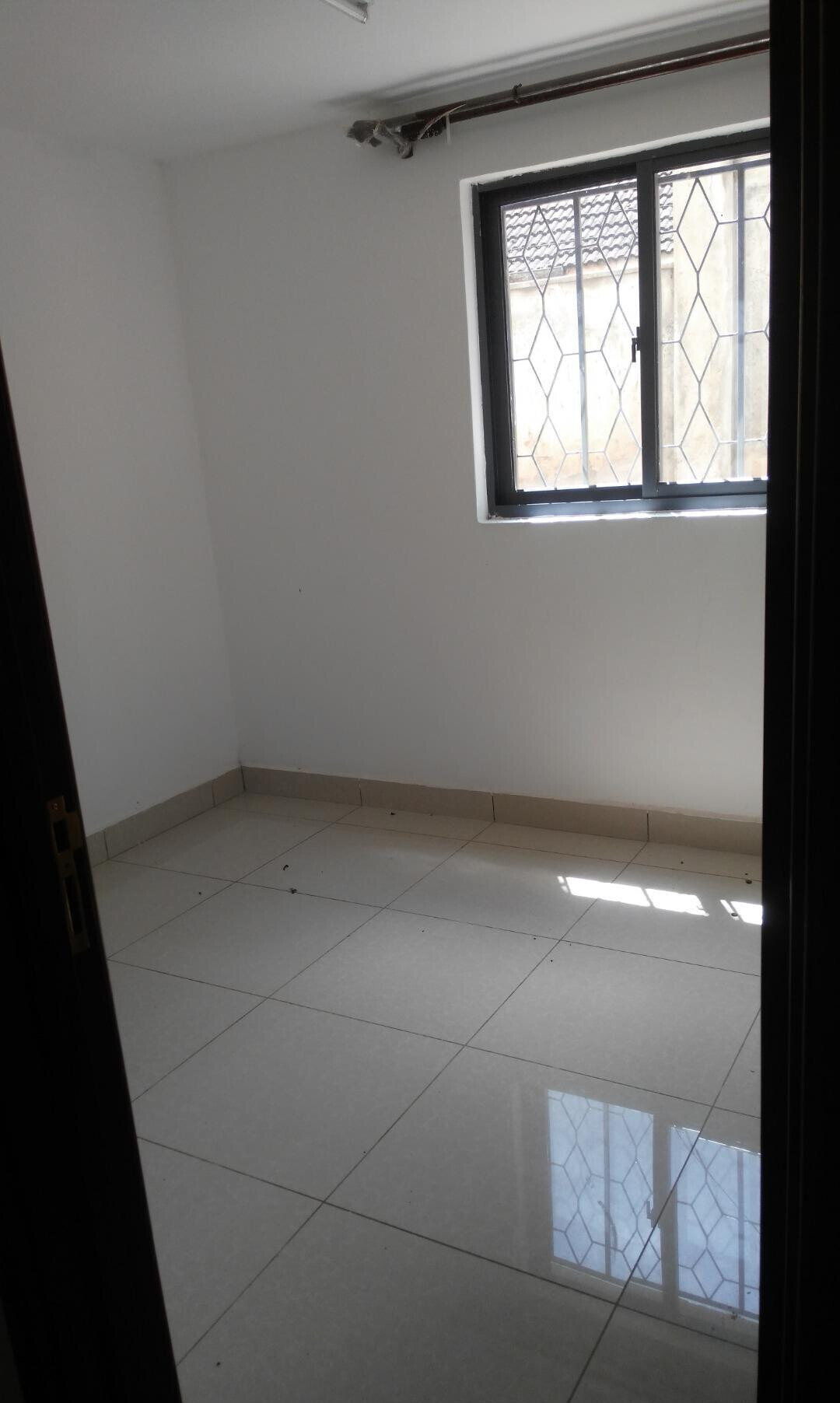 5-Ensuite Townhouse with Fireplace & Guest SQ - Lavington