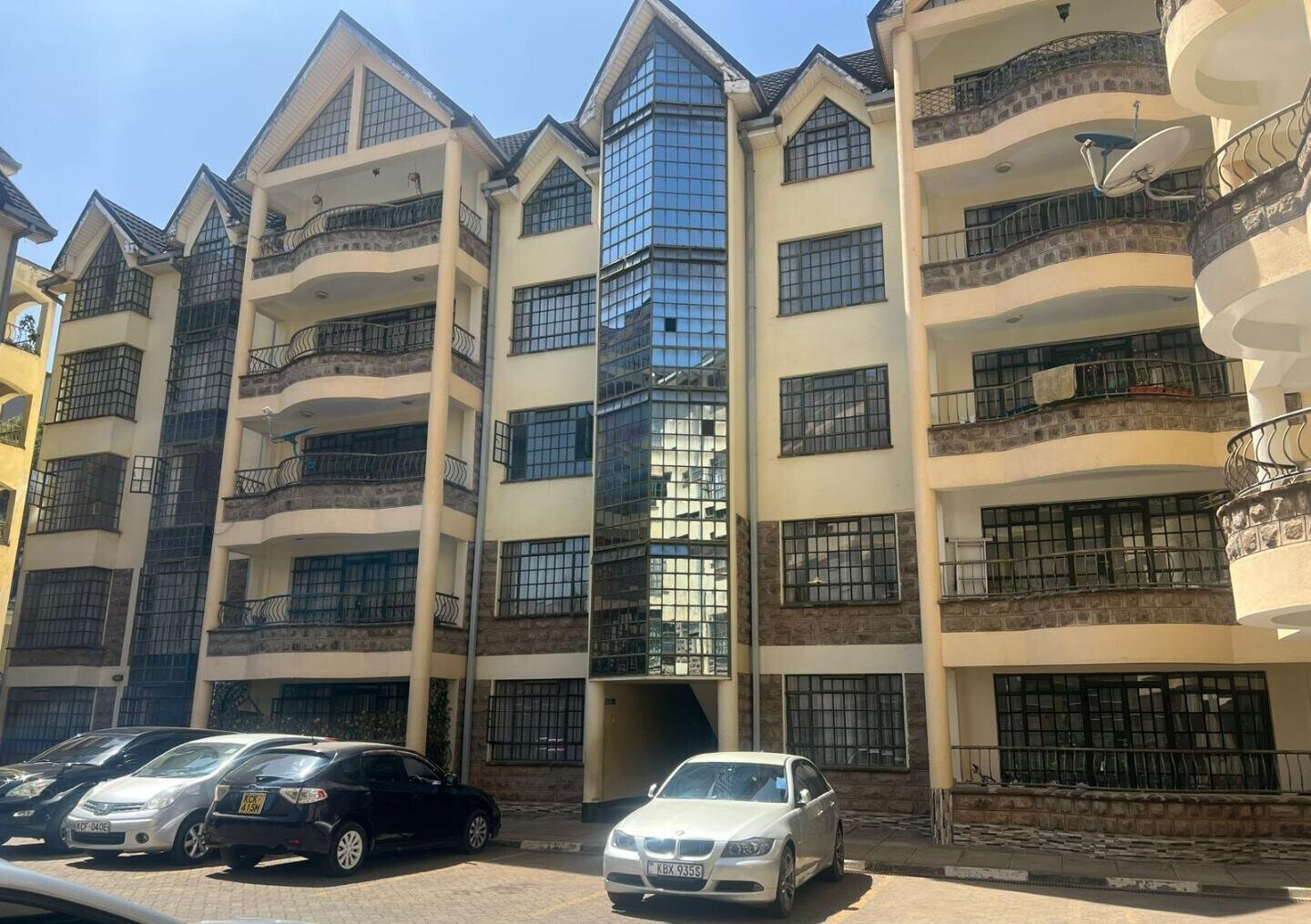 3BR All-Ensuite with Flowered Garden & Borehole - Kileleshwa