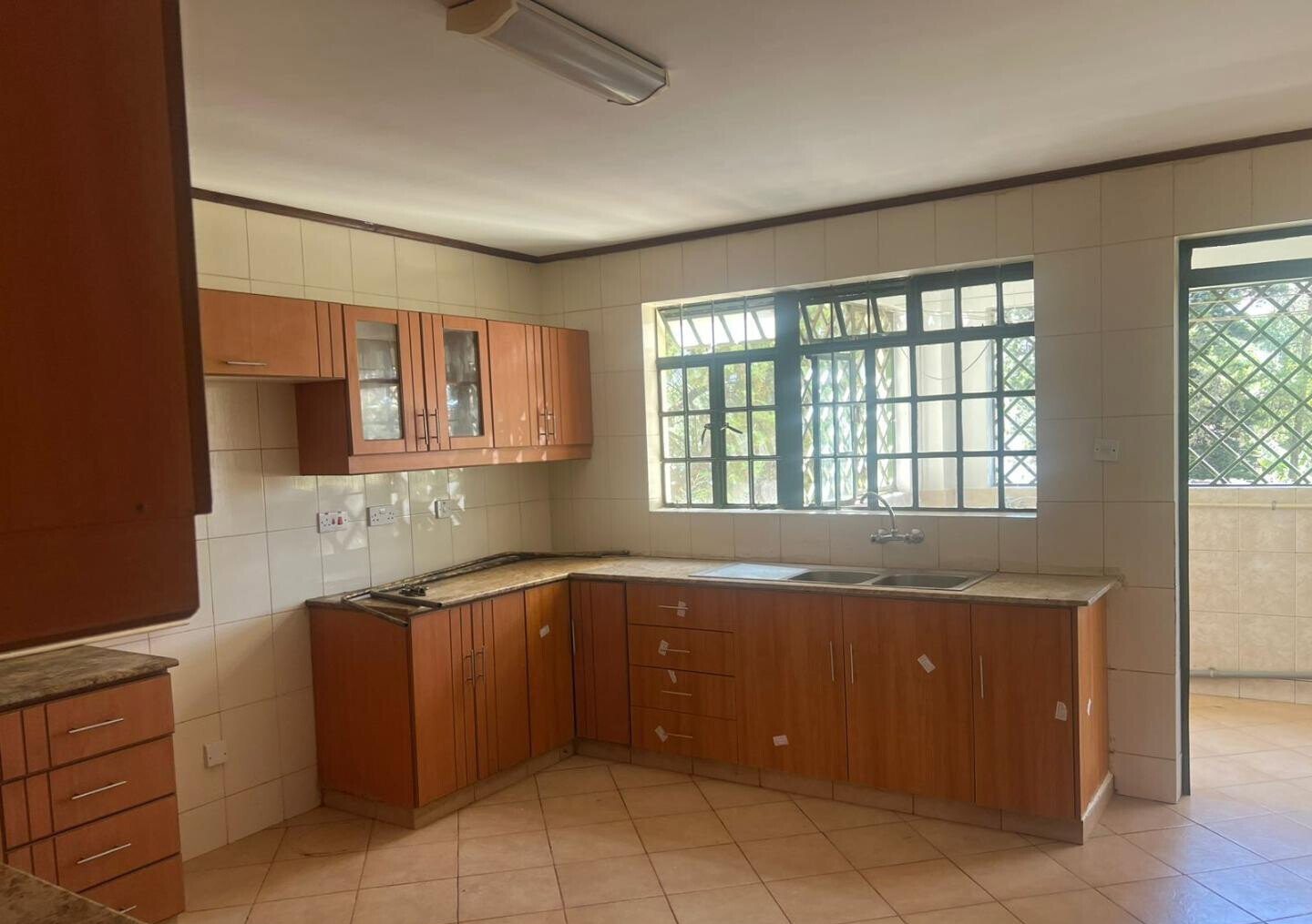 3BR All-Ensuite with Flowered Garden & Borehole - Kileleshwa