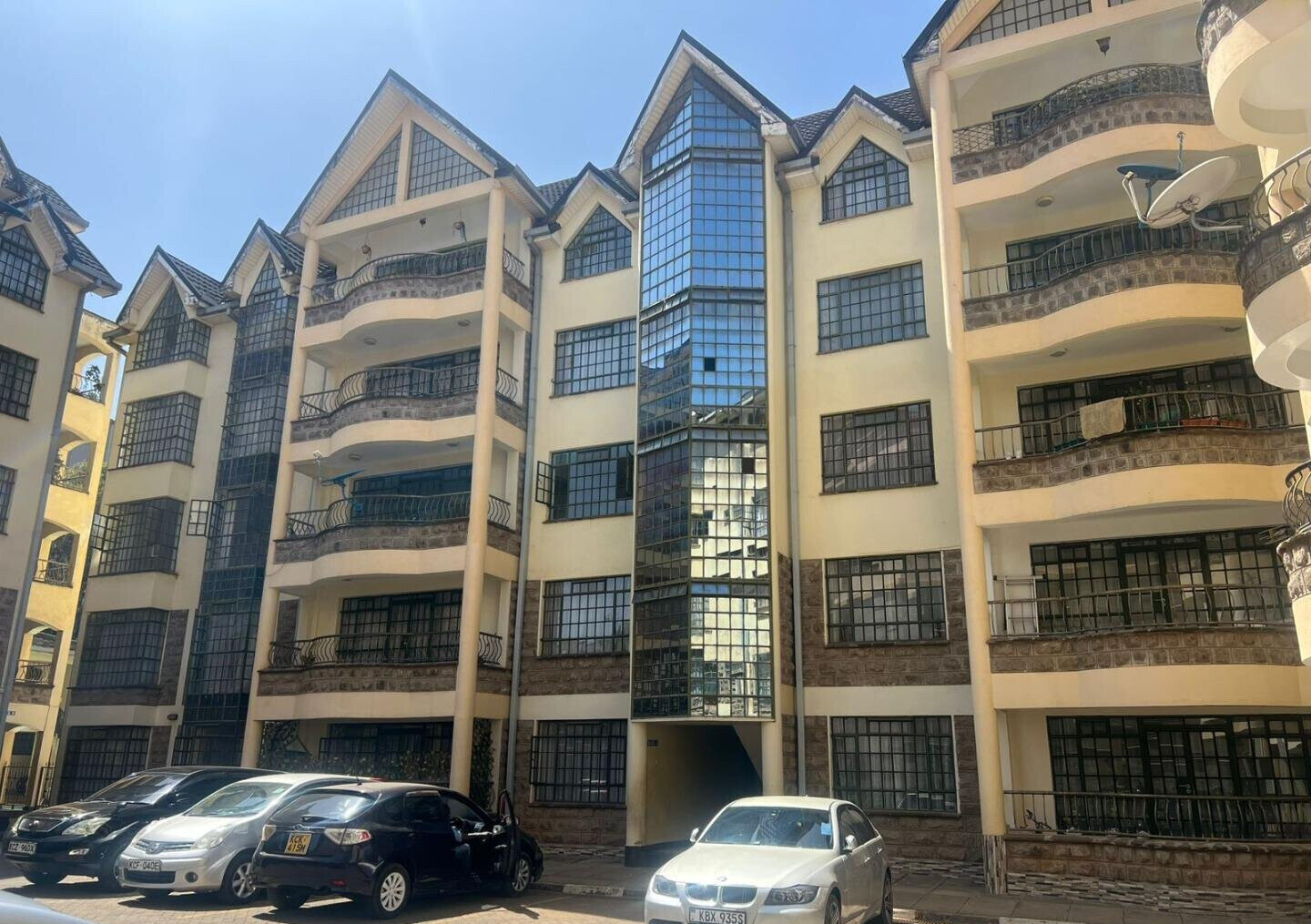 3BR All-Ensuite with Flowered Garden & Borehole - Kileleshwa