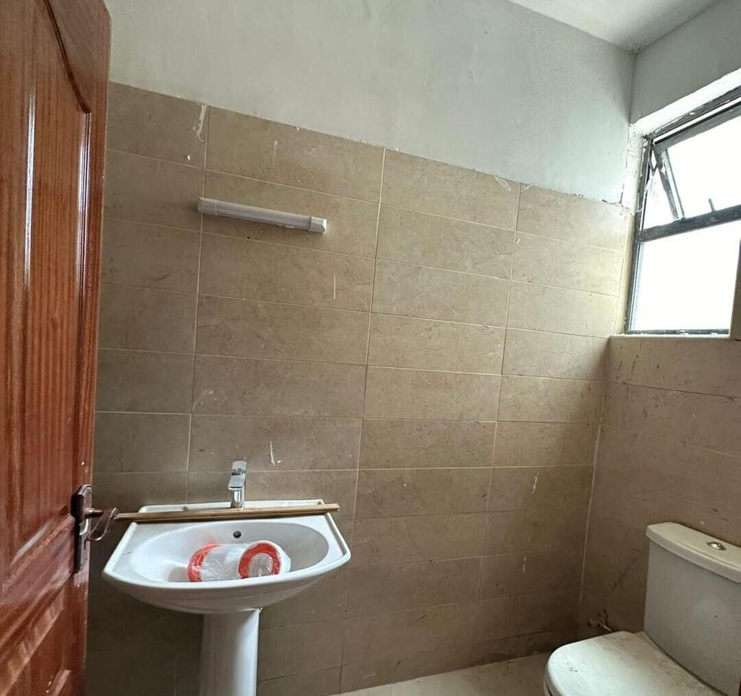 5-Ensuite Townhouse with Roof Terrace & Private Garden - Lavington