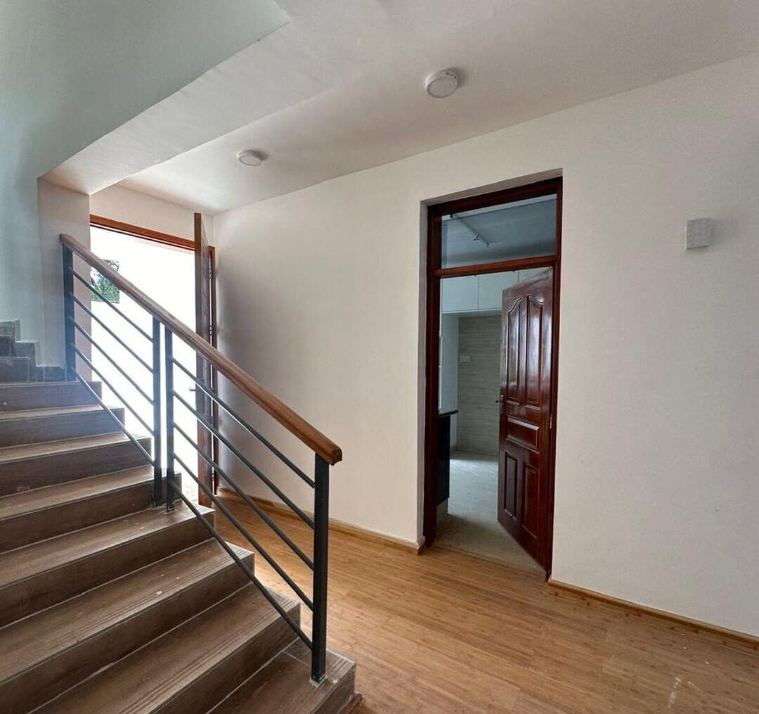 5-Ensuite Townhouse with Roof Terrace & Private Garden - Lavington