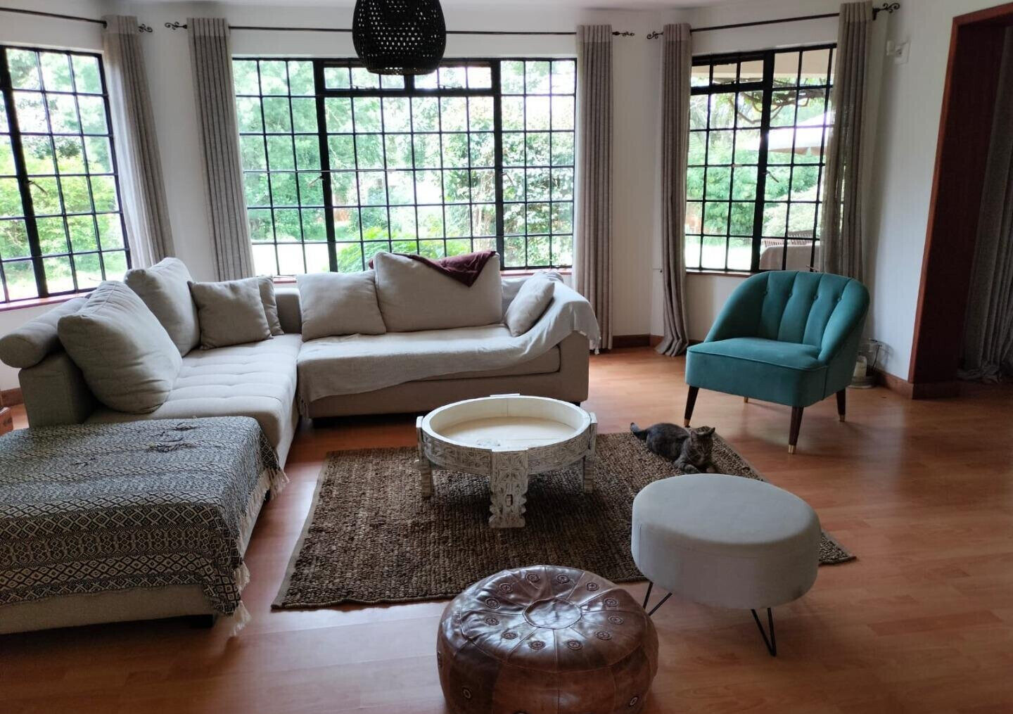 5BR Townhouse with Big Garden & DSQ - Runda