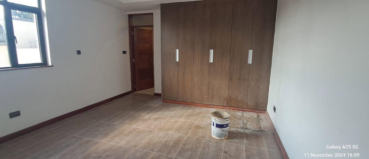 5-Ensuite Townhouse with Lift & Full Power Backup - Kyuna, Loresho