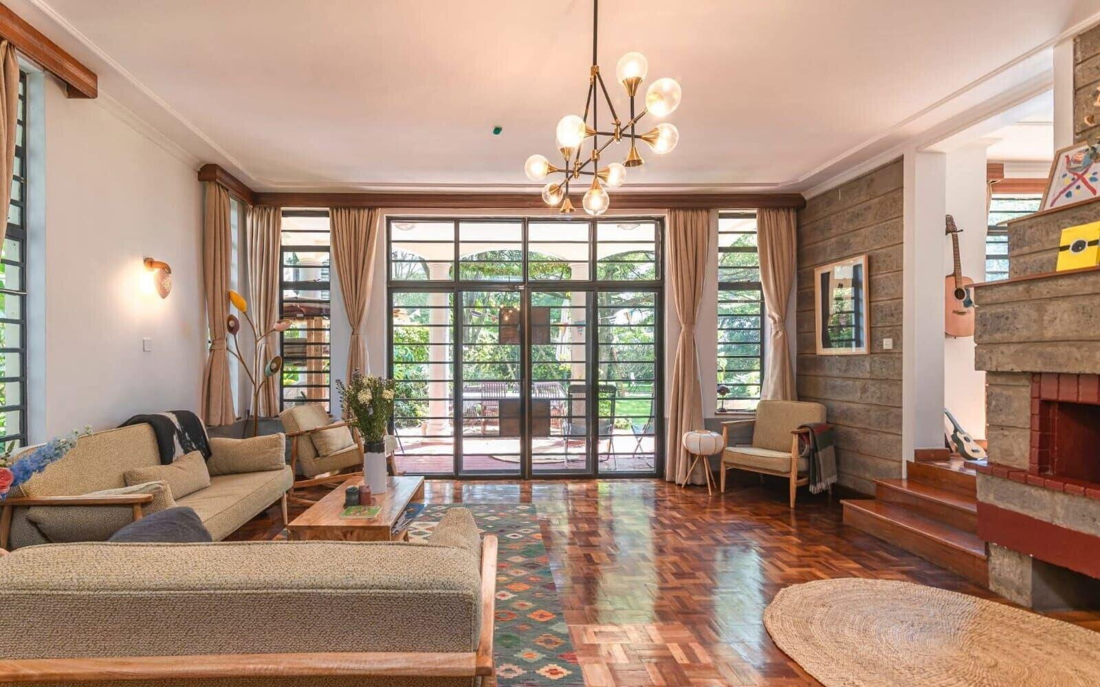 Half-Acre Family Sanctuary with Heated Pool – Rosslyn