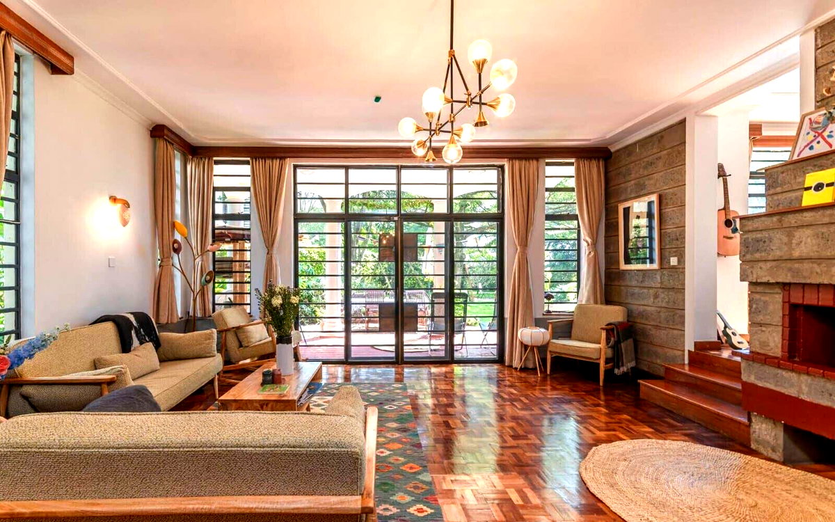 Half-Acre Family Sanctuary with Heated Pool – Rosslyn