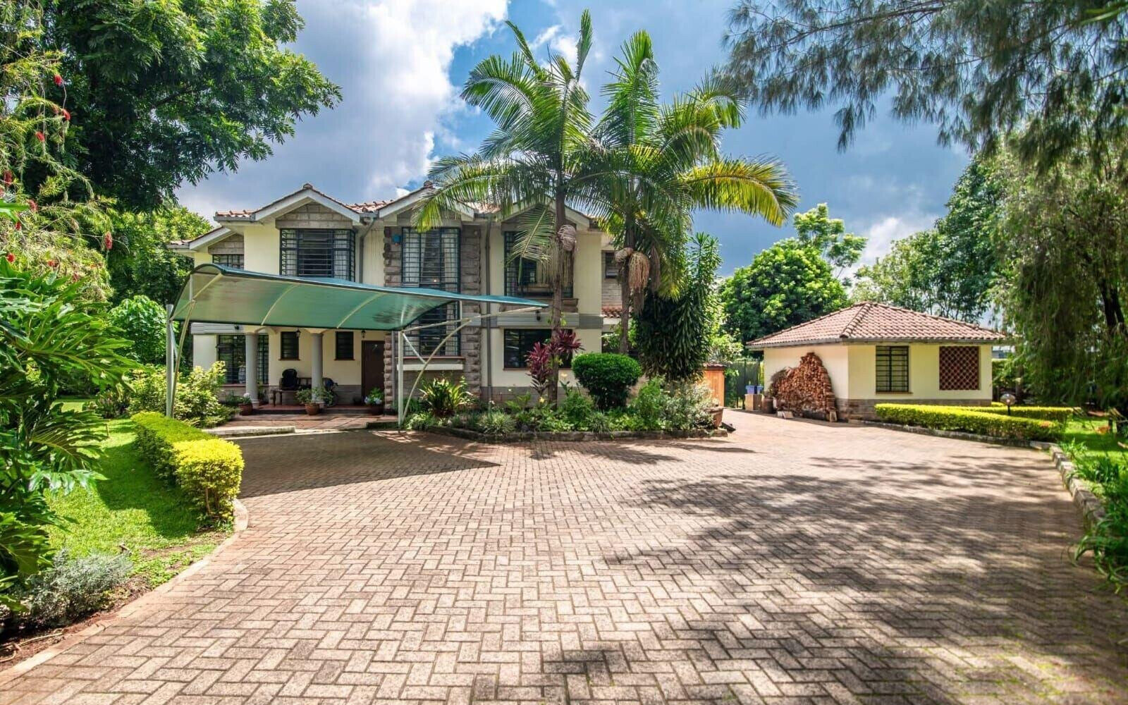 Half-Acre Family Sanctuary with Heated Pool – Rosslyn