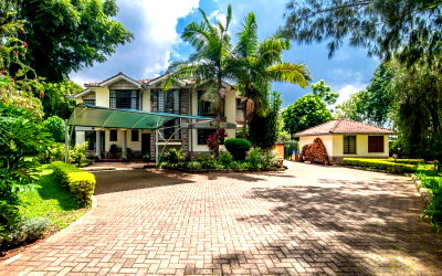 Half-Acre Family Sanctuary with Heated Pool – Rosslyn