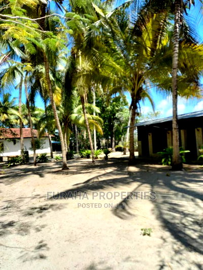 3 Bedrooms Bungalow for Sale - Image 2