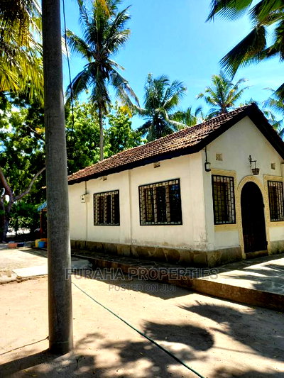 3 Bedrooms Bungalow for Sale - Image 7
