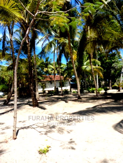 3 Bedrooms Bungalow for Sale - Image 3