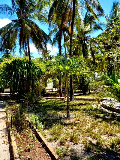 3 Bedrooms Bungalow for Sale - Image 8