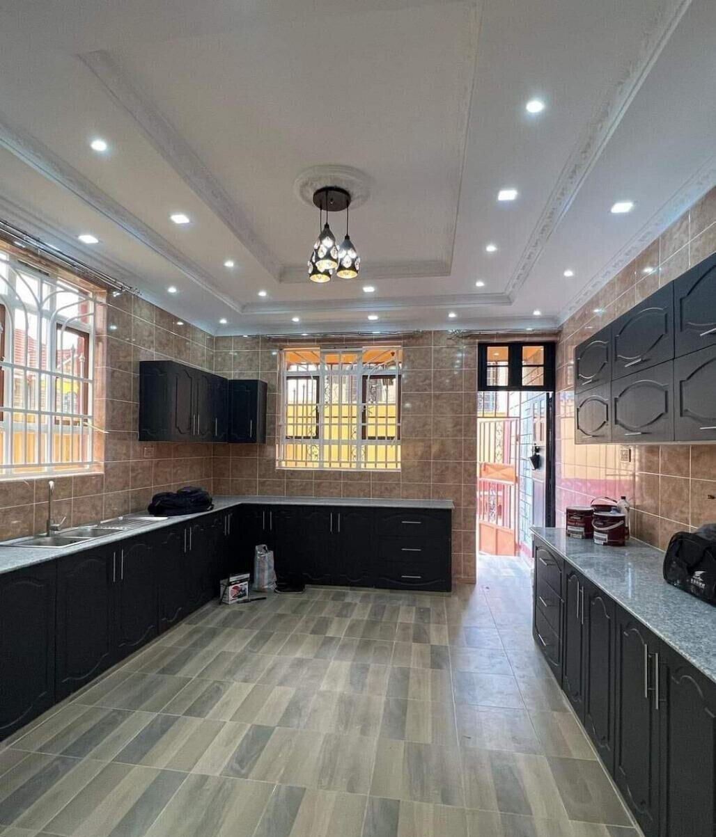 5BR All-Ensuite Mansion with Staff Quarters - Membley Estate