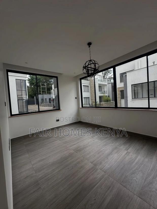 5bdrm Townhouse/Terrace in Maji Mazuri, Lavington for sale