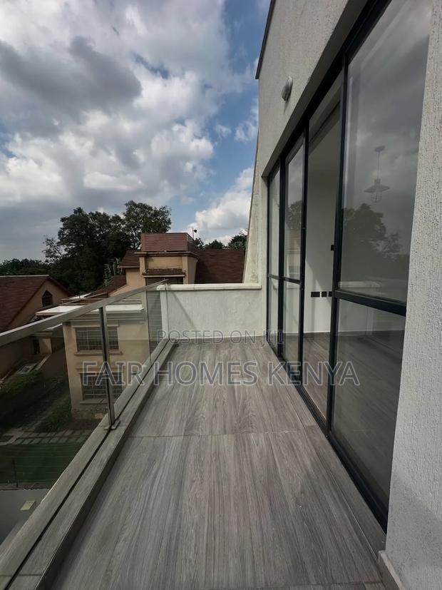 5bdrm Townhouse/Terrace in Maji Mazuri, Lavington for sale