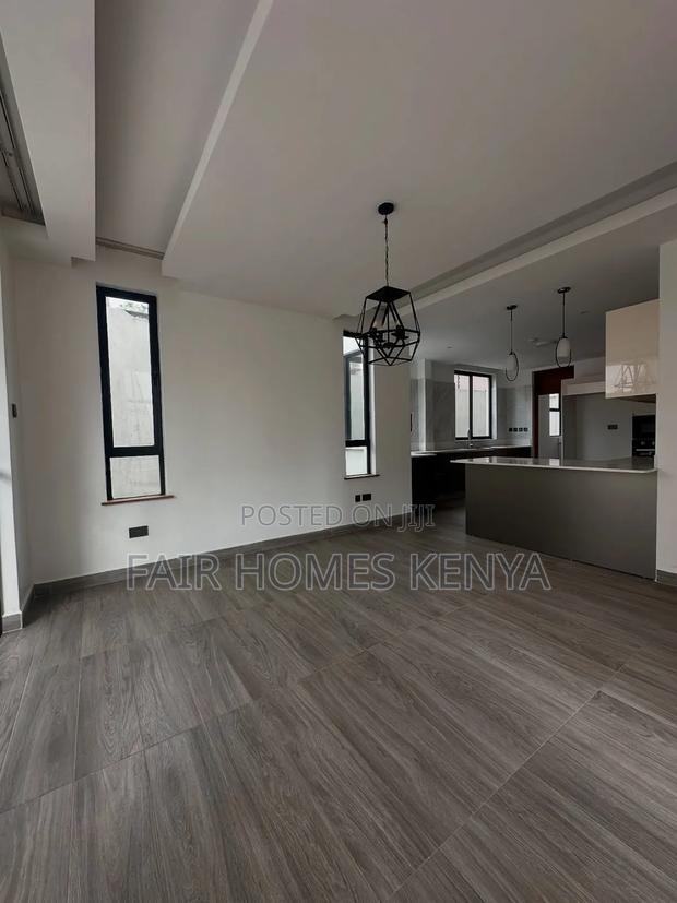 5bdrm Townhouse/Terrace in Maji Mazuri, Lavington for sale