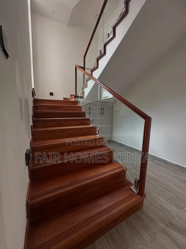 5bdrm Townhouse/Terrace in Maji Mazuri, Lavington for sale