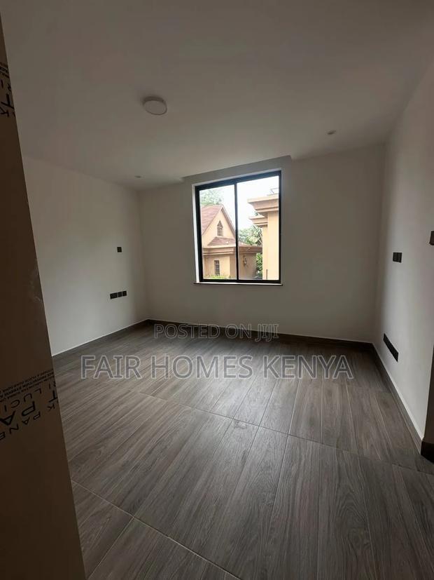 5bdrm Townhouse/Terrace in Maji Mazuri, Lavington for sale