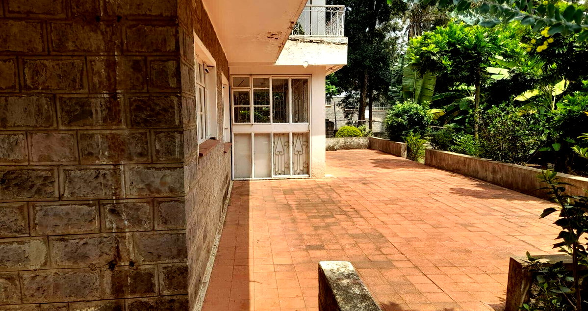 Half Acre 5BR Mansion with Garden
