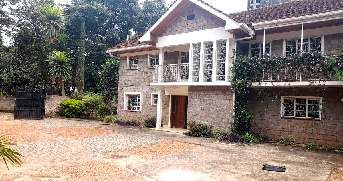 Half Acre 5BR Mansion with Garden