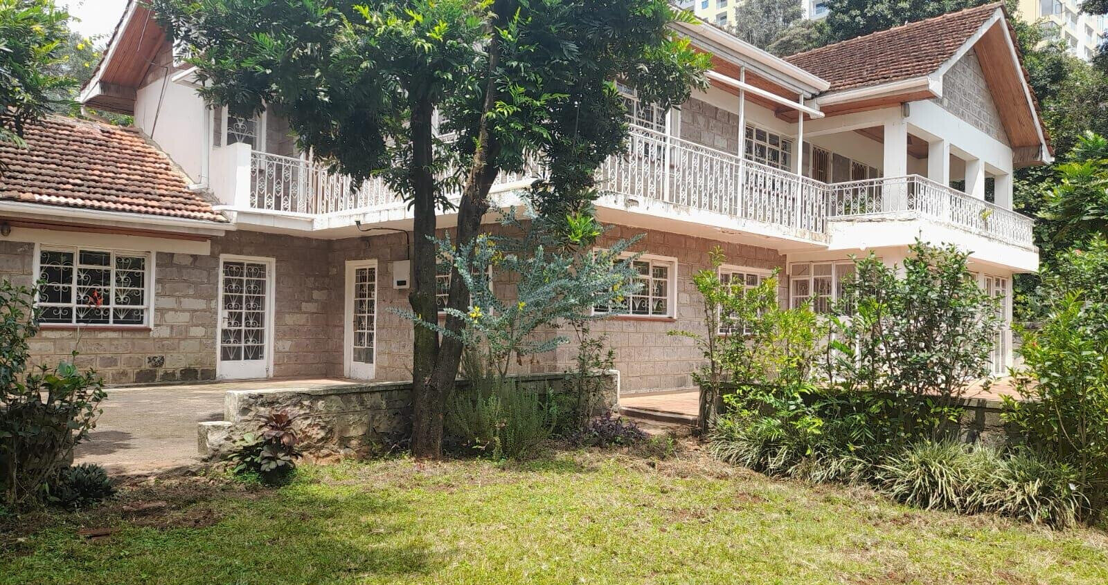 Half Acre 5BR Mansion with Garden