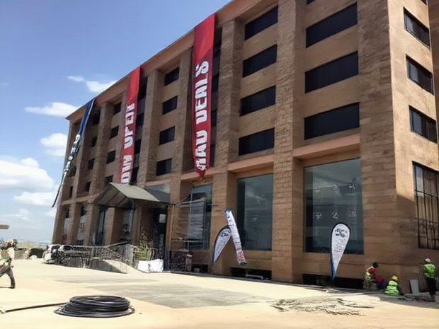 Banking Hall, Hospital Supermarket Space to Let