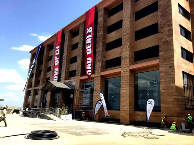 Banking Hall, Hospital Supermarket Space to Let