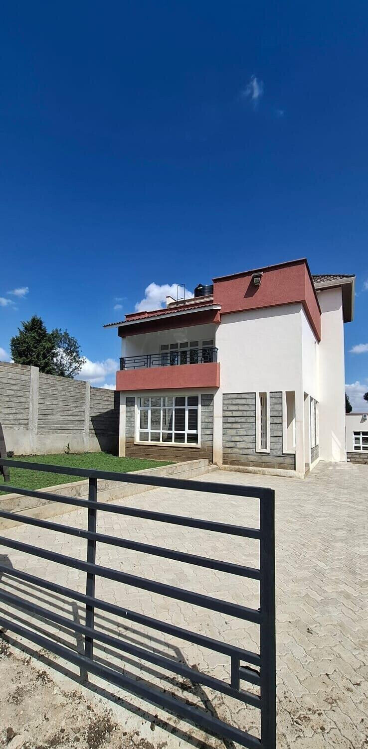 Tri-Level 4BR Townhouse with Rooftop Terrace & DSQ - Matasia, Ngong