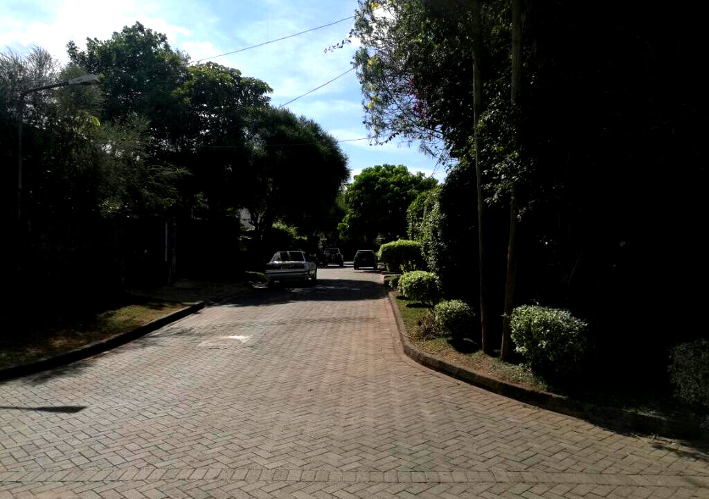 4BR Maisonette with DSQ & Private Garden - Lavington