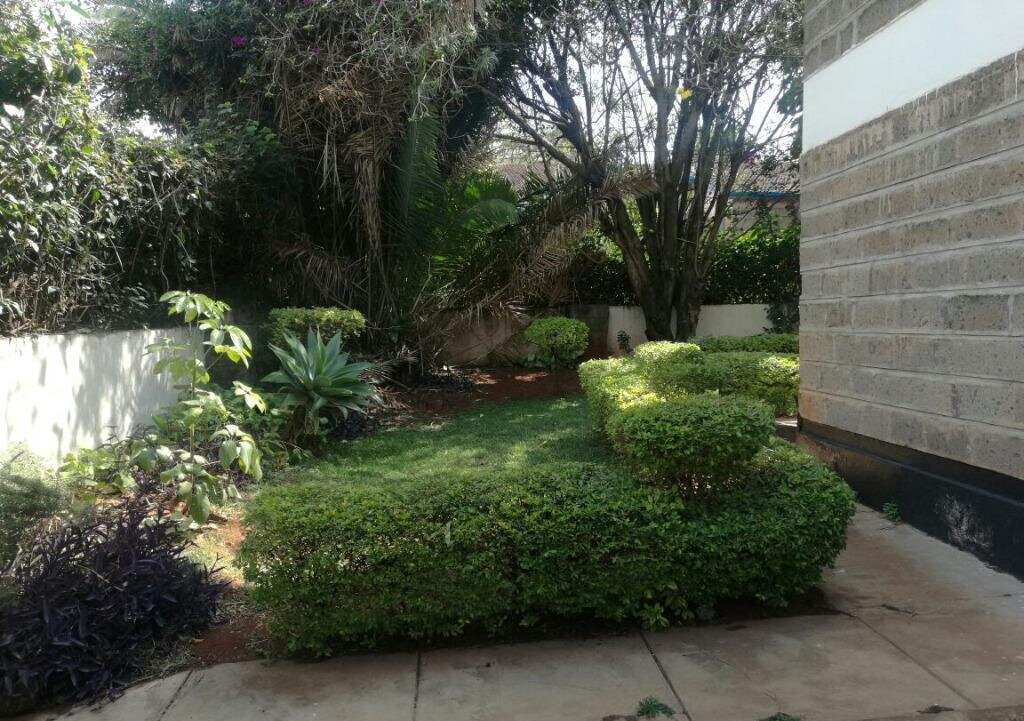4BR Maisonette with DSQ & Private Garden - Lavington