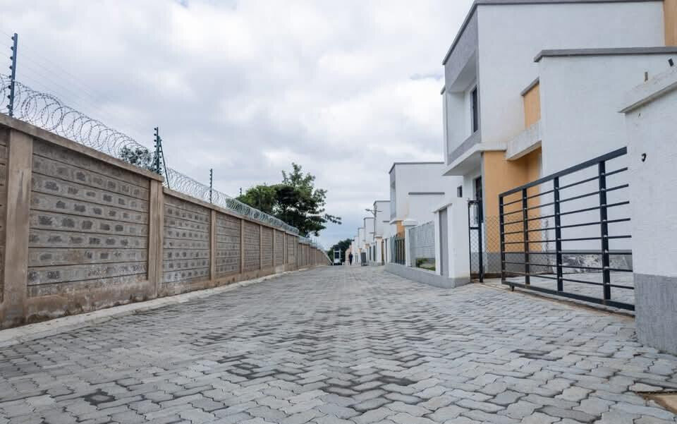 4BR Townhouse with Rooftop Terrace & Servant Quarter - Rimpa