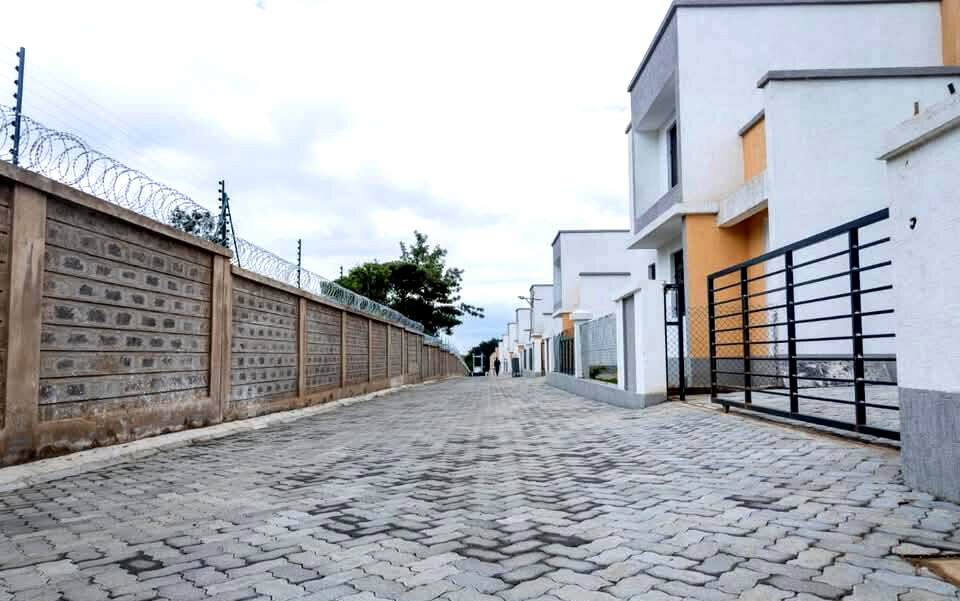 4BR Townhouse with Rooftop Terrace & Servant Quarter - Rimpa