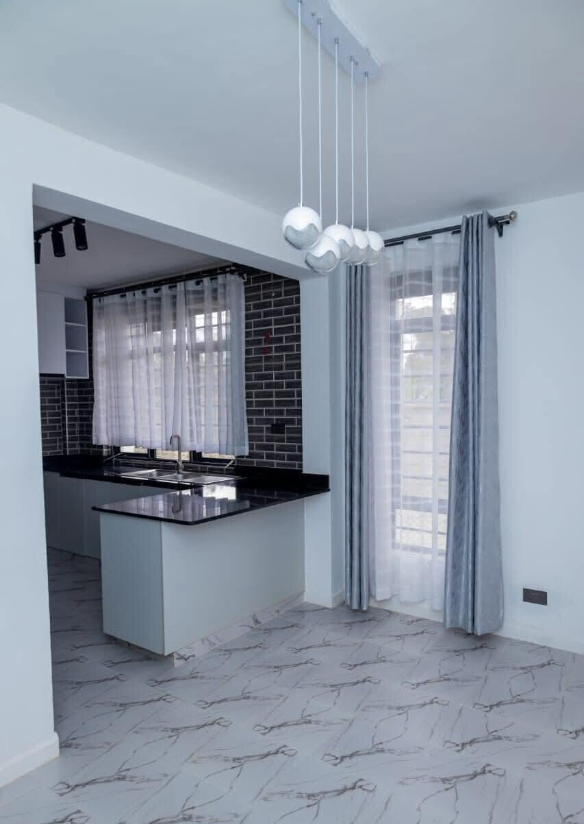 4BR Townhouse with Rooftop Terrace & Servant Quarter - Rimpa